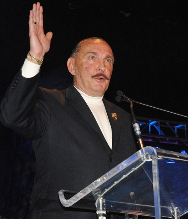 Dearing accepts his ED Hall of Fame Award in 2011
